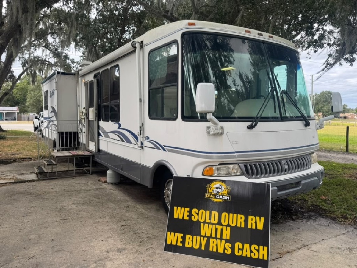 Class A motorhome sold for cash in Orlando, Florida